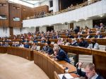 Poslanci riešia poplatky za prepis auta