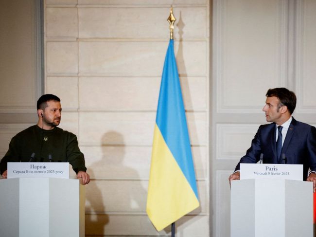 Macron a Zelenskyj pocestujú na summit lídrov EÚ do Bruselu spoločne