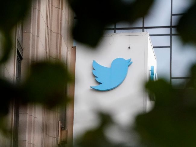 Twitter mal výpadky, predtým zmenil pravidlá pre platiacich používateľov