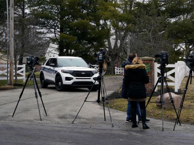 FBI prehľadáva dom niekdajšieho Trumpovho viceprezidenta Pencea