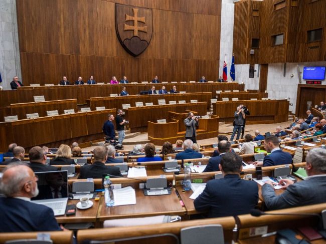 Poslanci sa v závere dňa venovali uzneseniu k vražde v Michalovciach