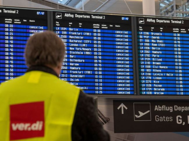 Zamestnanci ôsmich nemeckých letísk vstúpili do rozsiahleho štrajku