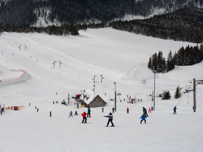 Skipatrola nemá na svahoch možnosť konať represívne podobne ako polícia