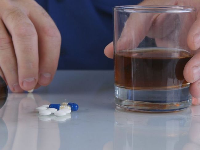 Na tieto lieky nesmiete piť alkohol, hrozia život ohrozujúce nežiaduce účinky