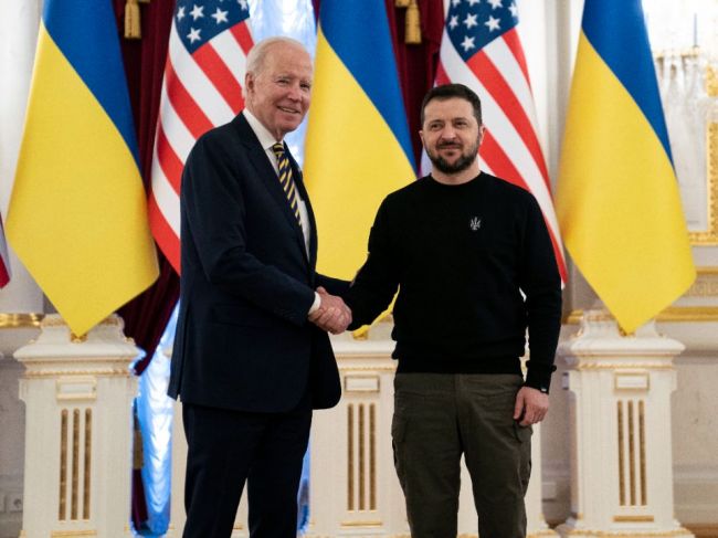 Joe Biden nečakane pricestoval na Ukrajinu