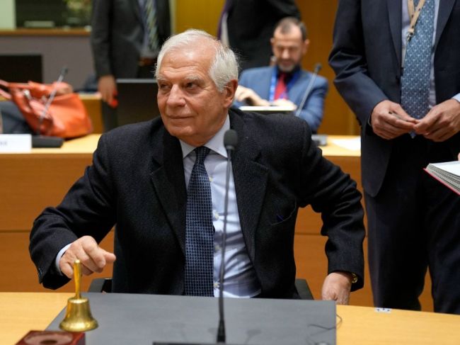 Borrell: EÚ musí nájsť spôsoby, ako rýchlo poskytnúť Ukrajine tisíce nábojov