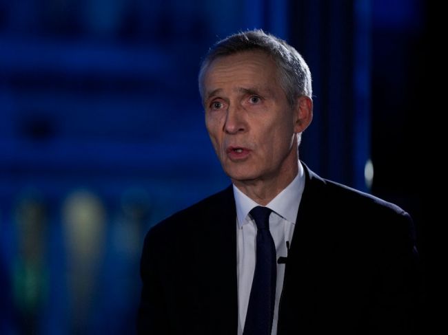 Stoltenberg: Čína zvažuje a možno plánuje dodávky zbraní pre Rusko