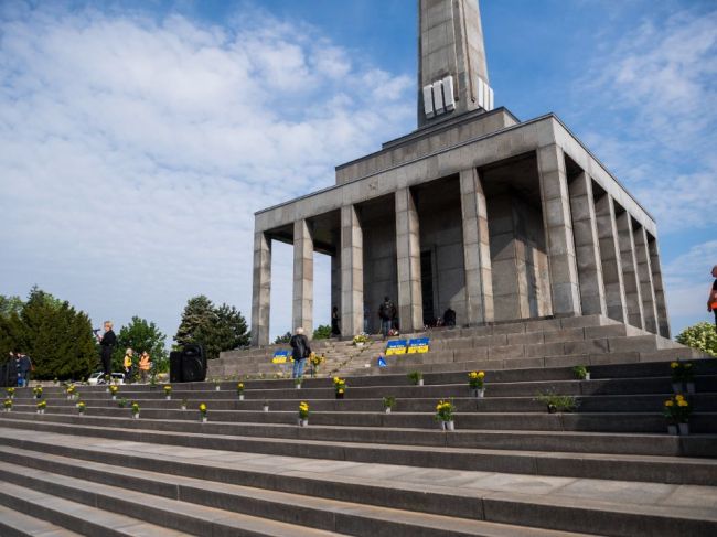 Bratislava nasvieti Slavín v ukrajinských farbách