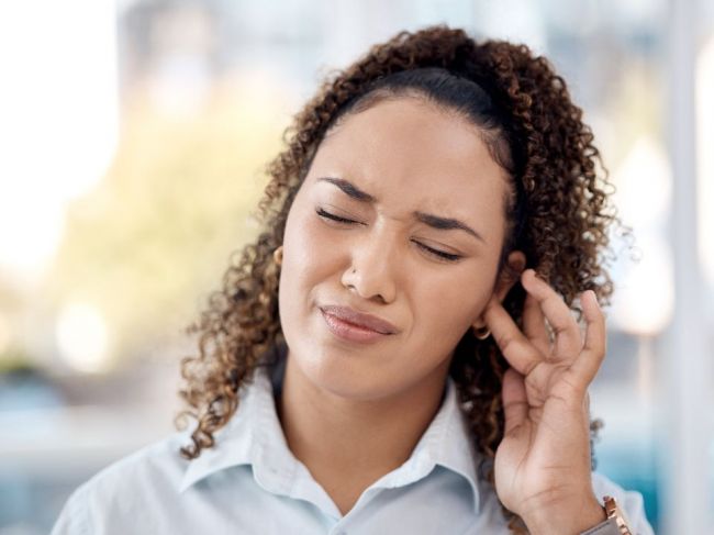 Problémy so sluchom môžu poukazovať aj na nedostatok vitamínu. Pozor na tieto príznaky