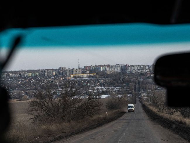 Intenzívne boje okolo Bachmutu pokračujú, situácia v Donbase je vážna