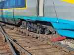 Železničiari pracujú na čo najskoršom sprejazdnení železnice medzi Čadcou a Žilinou