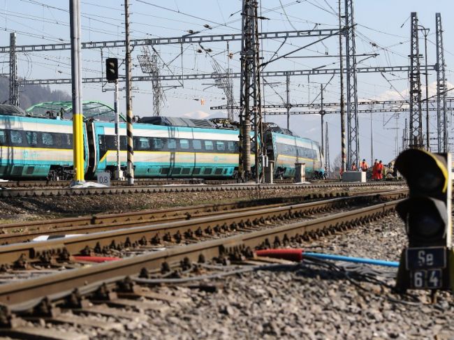 Nehodu na železnici v Žiline by ŽSR mali úplne odstrániť v piatok
