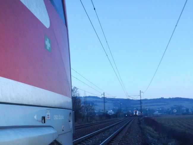 ZSSK po strete vlakov v Žiline zintenzívni preskúšavanie a kontroly rušňovodičov