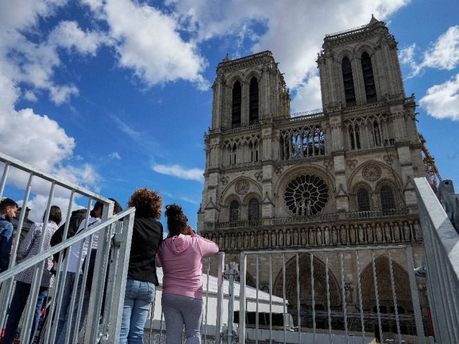 Katedrálu Notre Dame v Paríži otvoria pre verejnosť v decembri budúceho roku