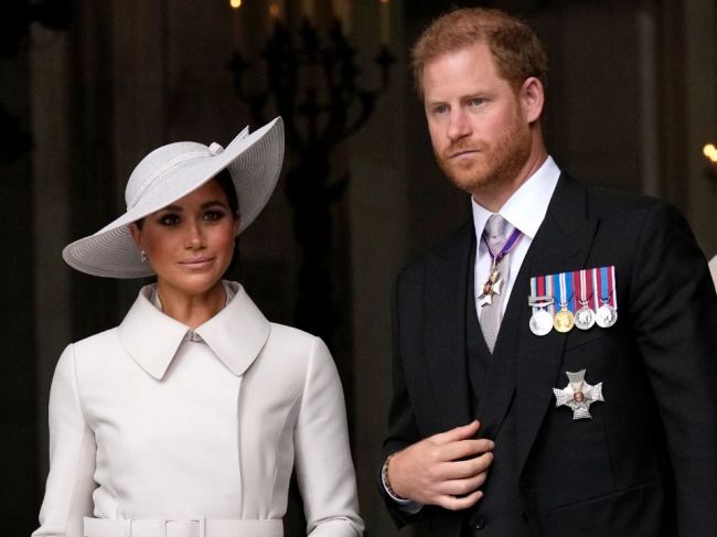 Dcéru princa Harryho a vojvodkyne Meghan, princeznú Lilibet, pokrstili v USA