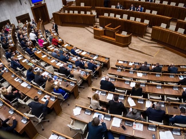 Poslancov čaká v utorok riadna schôdza, na programe majú okolo 150 bodov
