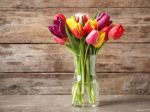 Sezóna tulipánov: Toto musíte spraviť, aby vo váze vydržali čo najdlhšie