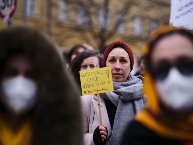 V Iráne omilostili 22.000 osôb zadržaných počas protestov