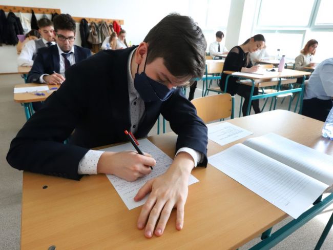 Začína sa maturitný týždeň, v utorok budú žiaci písať test a sloh zo slovenčiny