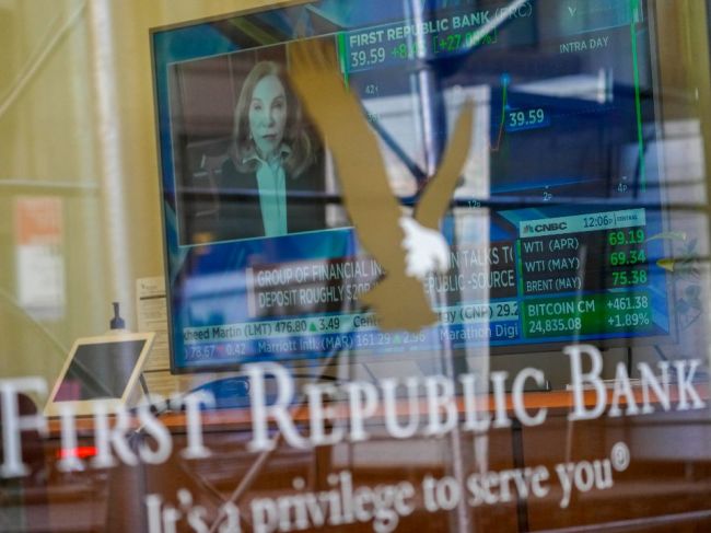 V Spojených štátoch hrozil ďalší bankrot, banke First Republic pomohli americké veľkobanky