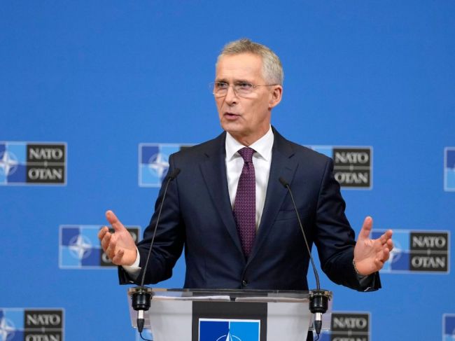 Stoltenberg: NATO zaznamenalo "určité náznaky", že Rusko požiadalo Čínu o zbrane