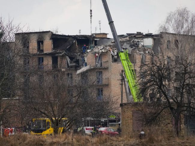 Ruský útok dronmi na školu v Kyjevskej oblasti usmrtil 4 ľudí