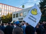 Odborári Slovnaftu protestovali proti nedostatočnému zvyšovaniu platov