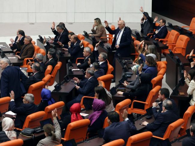 Turecký parlament schválil žiadosť Fínska o vstup do NATO