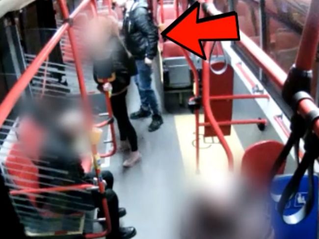 Video: Polícia pátra po totožnosti muža z MHD, vyšetrujú lúpežné prepadnutie