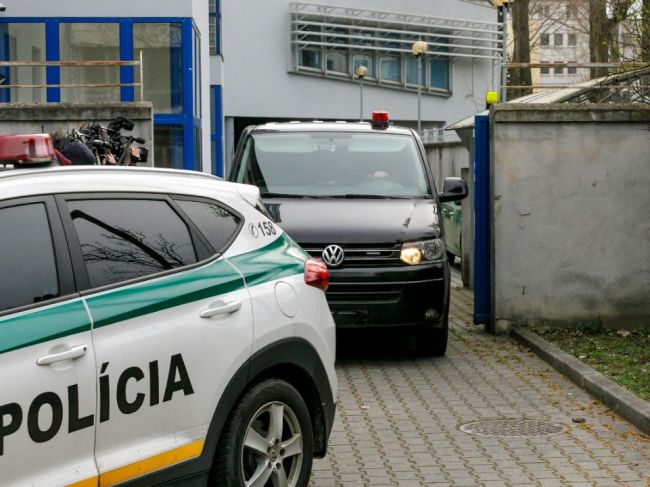 Obvinený Adam Puškár z kauzy vraždy Daniela Tupého zostáva stíhaný vo väzbe