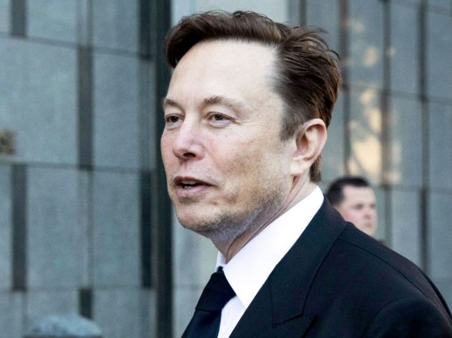 Musk vraj vyvíja umelú inteligenciu, i keď ostatných vyzval na zastavenie vývoja