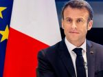 Macron napriek protestom podpísal dôchodkovú reformu