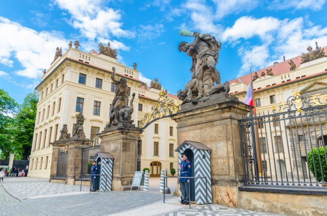 Bezpečnostné kontroly pri vstupe na Pražský hrad skončia