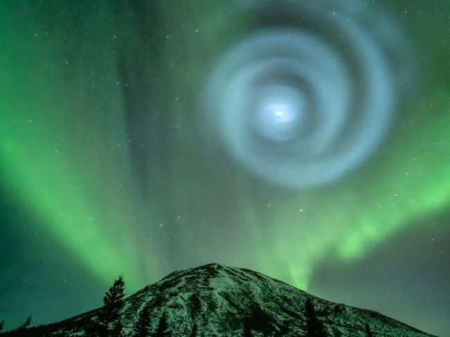 Fotograf zachytil mysteriózny úkaz nad Aljaškou: Najbizarnejšia vec, akú som kedy videl