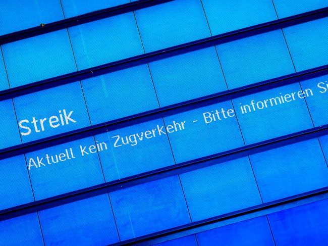 Zamestnanci nemeckých železníc opäť vstúpili do celoštátneho štrajku