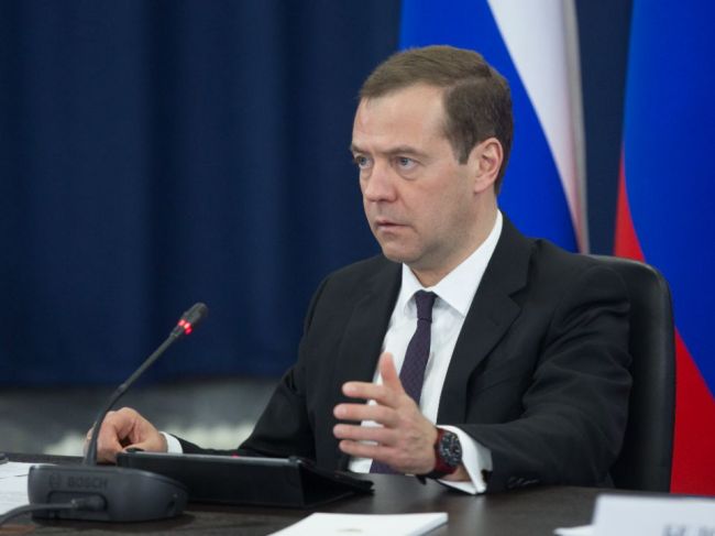 Medvedev varuje: Ak G7 zakáže vývoz do Ruska, Moskva zruší obilninovú dohodu