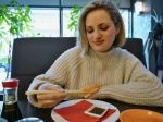Ceny obedov sa držia vysoko, medziročne stúpli regionálne skoro o 44 %