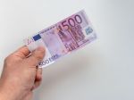 Hlas-SD chce posielať chudobným príspevok 500 eur