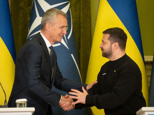 Stoltenberg: NATO dodalo Kyjevu už 230 tankov a 1550 obrnených vozidiel