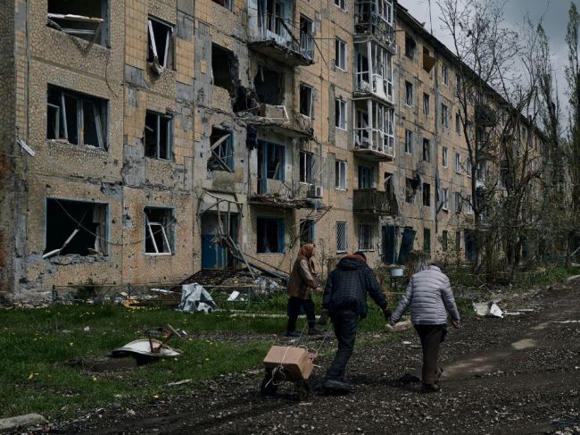 Ruský útok v meste Umaň má už 23 obetí, Zelenskyj žiada Západ o zbrane
