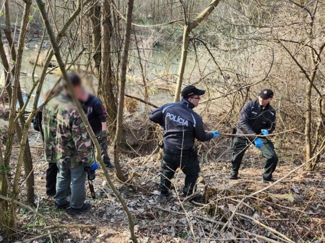 Polícia objasnila prípad nálezu mužského tela v lese v Bernolákove