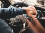 Bývalý šéf automobilky sa chce priznať k podvodom v emisnej kauze