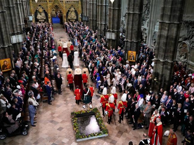 Začala sa korunovácia britského kráľa Karola III. Sledujte ju naživo