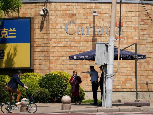 Čína sa rozhodla odvetne vyhostiť kanadskú diplomatku. Stala sa nežiaducou osobou