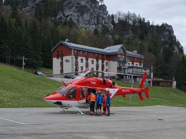 Po zraneného cyklistu musel letieť vrtuľník. Na Malinom Brde spadol z bicykla