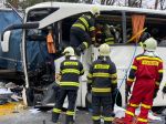 Zrážka autobusu a kamiónu na D2: Časť diaľnice je uzavretá, zasahujú všetky zložky