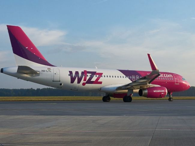 Lietadlo Wizz Air sa pri letisku v Katoviciach tesne minulo s dronom