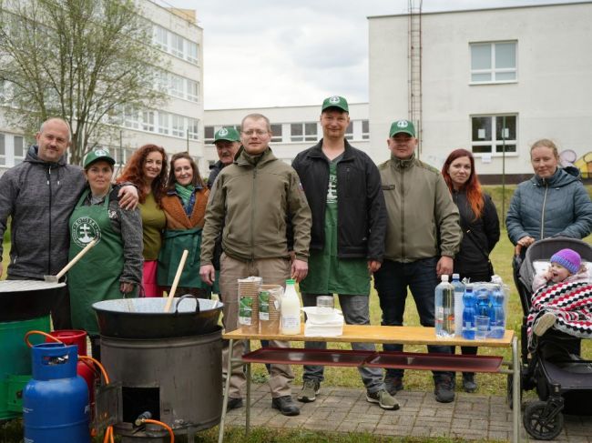 Na akcii základnej školy varili guláš kotlebovci, škola sa od konania dištancuje