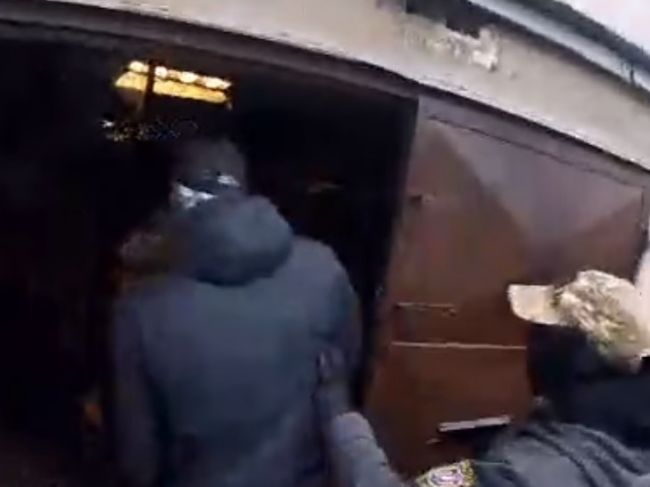 Video: Polícia zadržala a obvinila dlhoročných distribútorov drog na území Bratislavy