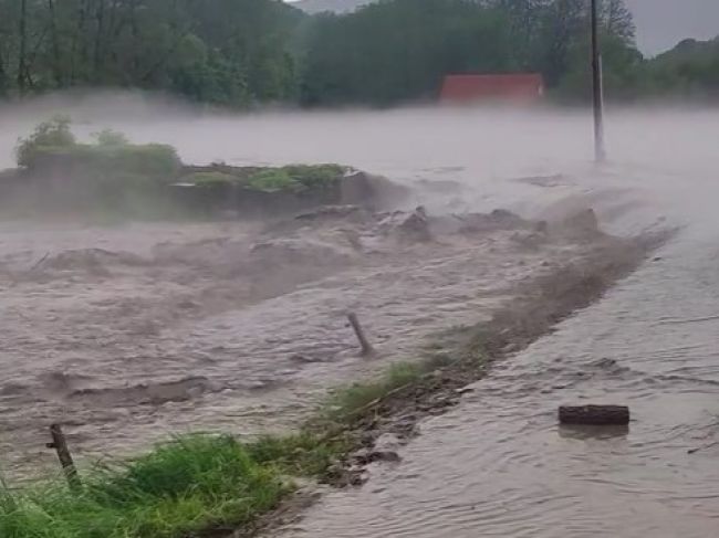 Video: Silná búrka spôsobila povodeň v Kokave nad Rimavicou